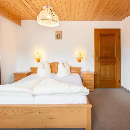 In Zillertal Near Bus Stop Domek alpejski *