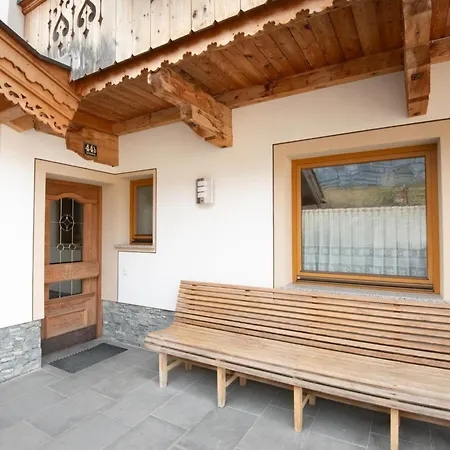 In Zillertal Near Bus Stop * היינצנברג