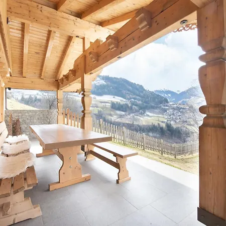 In Zillertal Near Bus Stop Domek alpejski