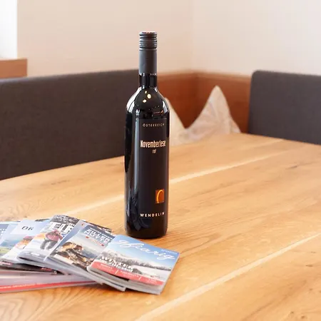 In Zillertal Near Bus Stop בקתה *