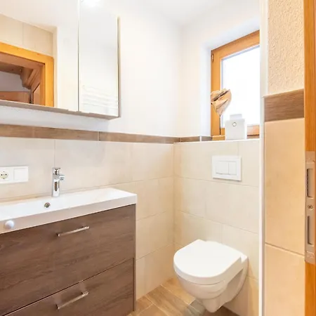 בקתה In Zillertal Near Bus Stop