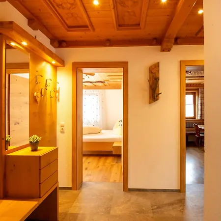 In Zillertal Near Bus Stop * היינצנברג