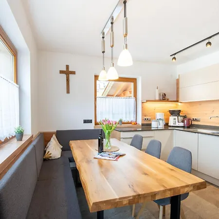 Domek alpejski In Zillertal Near Bus Stop