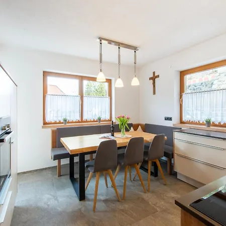 In Zillertal Near Bus Stop * היינצנברג