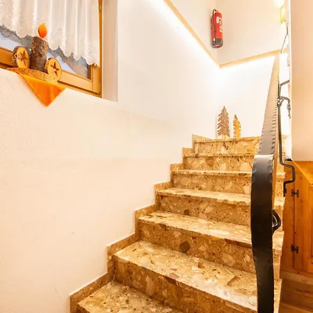 In Zillertal Near Bus Stop היינצנברג